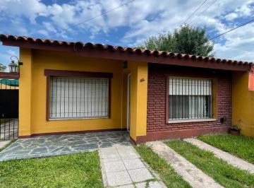 Casa · 100m² · 3 Ambientes · 1 Cochera · Casa en Arturo Illia 872