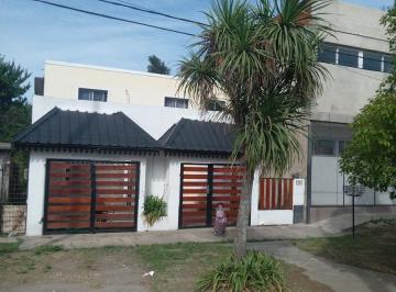Casa · 200m² · 4 Ambientes · 2 Cocheras · Casa en Venta - 3 Dorm. 2 Baños - 500 m² - Alejandro Korn