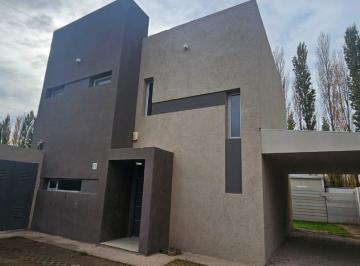 Casa · 158m² · 3 Ambientes · 2 Cocheras · Duplex 2 Dorm. en Barrio Costa Jardin