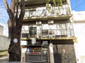 Edificio , Velez Sarsfield · Edificio con 3 Departamentos con Local y Deposito