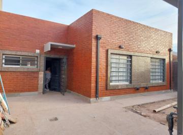 Casa · 108m² · 4 Ambientes · 1 Cochera · Casa en Venta en Plottier