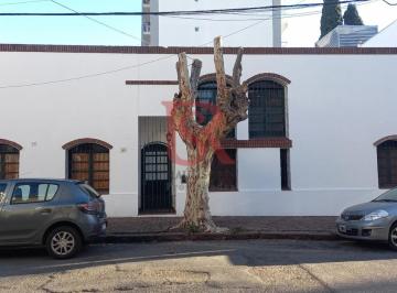 Casa · 260m² · 4 Dormitorios · Dn - Hermosa Casa en Alquiler!