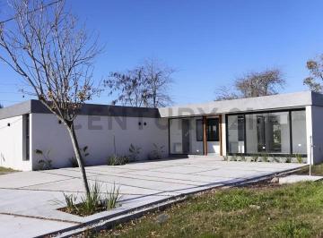 Casa · 190m² · 3 Dormitorios · Casa en Venta en Planta Baja Barrio Cerrado Las Carolinas