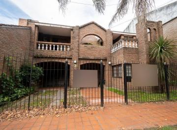 Casa · 225m² · 7 Ambientes · 3 Cocheras · Casa de Categoría a Refaccionar
