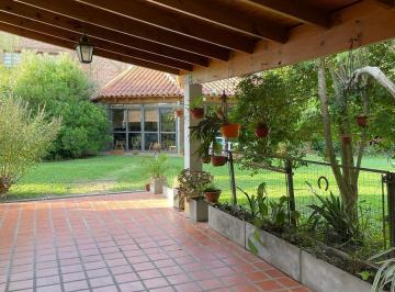 Casa · 188m² · 3 Dormitorios · 2 Cocheras · Casa en Venta City Bell 3 Dorm. Parque Pileta Quincho