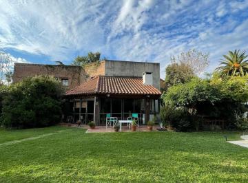 Casa · 188m² · 3 Dormitorios · 2 Cocheras · Casa en Venta City Bell 3 Dorm. Parque Pileta Quincho