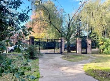 Casa · 230m² · 4 Ambientes · 7 Cocheras · Venta Casa Don Torcuato Gran Jardín!