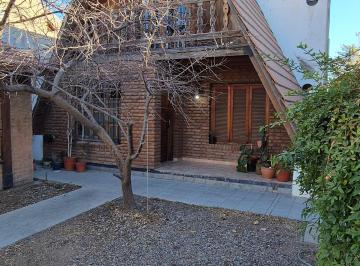 Casa de 5 ambientes, Neuquén · Bungalow, con Departamento Interno, Barrio Cumelen