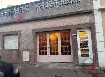 Casa · 60m² · 3 Ambientes · 1 Cochera · Casa en Lanús Oeste