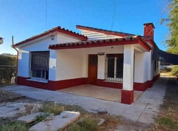 Casa · 100m² · 4 Ambientes · Alquiler Casa 3 Dorm. en Villa Carlos Paz – Patio y Jardín