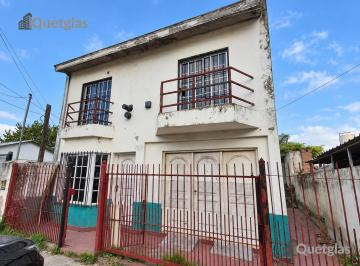 Casa de 4 ambientes Venta $ 55.000 · Venta Dúplex 4 Ambientes con Cochera y Patio – a Refaccionar