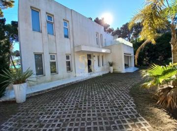 Casa · 229m² · 4 Ambientes · 2 Cocheras · Casa en Venta 4 Ambientes Alamos Pinamar