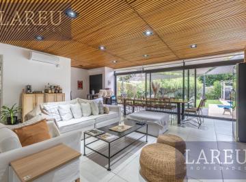 Casa · 190m² · 5 Ambientes · 2 Cocheras · Casa en Los Pilares