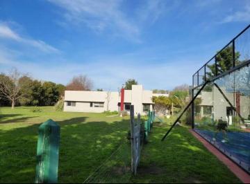Quinta vacacional · 150m² · 3 Ambientes · Quinta en Venta - 2 Dorm. 1 Baño - 10.000 m² - Lobos