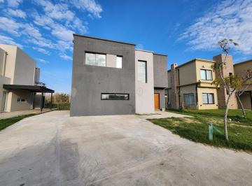 Casa · 180m² · 4 Ambientes · 4 Cocheras · Casa Chalet en Alquiler en Acacias, Puertos, Escobar