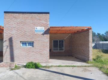 Departamento de 3 ambientes, San Lorenzo · Casa de 2 Dorm. con Patio y Cochera