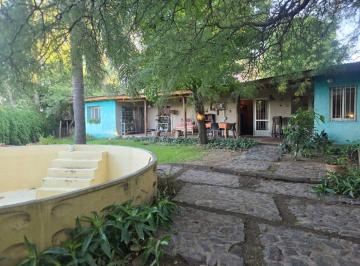 Casa de 7 ambientes, Villa Allende · Casa con 875 m² en Venta en Villa Allende con 3 Dorm.. Apto Crédito