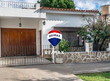 Casa · 220m² · 6 Ambientes · 1 Cochera · Casa 3 Dorm Venta Tres Cerritos Zona Sporting