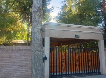 Casa · 230m² · 5 Ambientes · 3 Cocheras · Venta Casa Perdriel Este, Lujan de Cuyo, Mendoza.