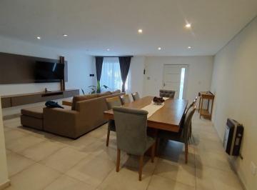 Casa · 178m² · 3 Ambientes · 2 Cocheras · Venta Casa - Cuarta Sección - Mendoza