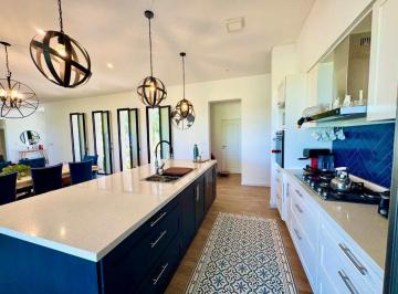 Casa · 250m² · 4 Ambientes · 2 Cocheras · Venta Casa 4 Amb C/pileta Quincho Carlos Keen