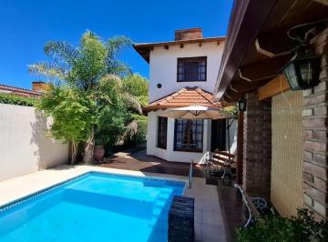 Casa · 264m² · 4 Ambientes · 1 Cochera · Venta Casa Villa Carlos Paz