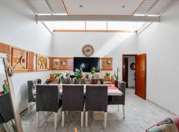 PH · 107m² · 4 Ambientes · 2 Cocheras · PH Venta La Plata 3 Dorm. Cochera Apto Banco