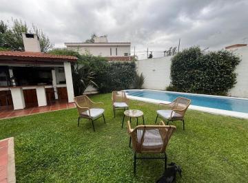 Casa · 258m² · 8 Ambientes · 2 Cocheras · Casa 4 Dor con Pileta Cochera Barrio arguello