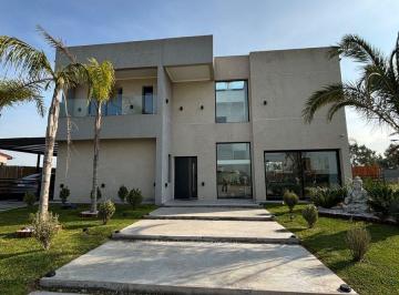 Casa · 337m² · 6 Ambientes · Casa en Alquiler Lagos de Canning