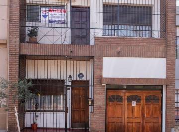 Casa · 180m² · 7 Ambientes · 1 Cochera · Venta Casa 3 Dorm., Alberdi, Córdoba