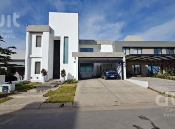 Casa · 276m² · 6 Ambientes · 2 Cocheras · Casa Espectacular en Docta! Imperdible!