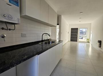 Casa · 68m² · 4 Ambientes · 1 Cochera · Alquiler Duplex 2 Dormis Pb, en Docta a $900.000