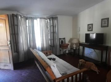 Casa · 200m² · 6 Ambientes · 2 Cocheras · Venta de Casa