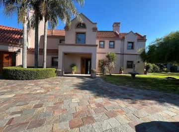 Casa · 500m² · 8 Ambientes · 1 Cochera · Excelente Casa de 8 Ambientes Sobre Doble Lote en Country San Eliseo Golf. Apto Crédito. San Vicente.