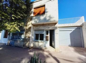 Casa · 170m² · 6 Ambientes · 1 Cochera · Venta Casa 3 Dorm. con Departamento en Barrio Ipona