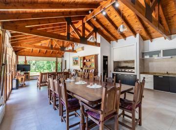 Casa · 400m² · 6 Ambientes · 2 Cocheras · Venta de Casa de 6 Ambientes en El Ombu