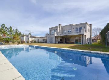 Casa · 350m² · 5 Ambientes · 4 Cocheras · Casa en Alq. Temporario en Talar del Lago 1, General Pacheco, Tigre