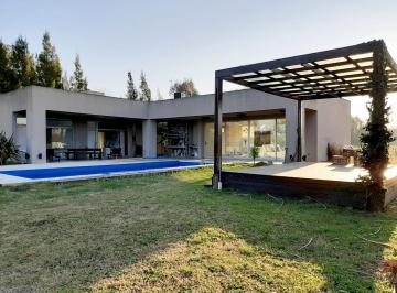 Casa · 250m² · 3 Ambientes · 1 Cochera · Casa en Venta - 2 Dorm. 2 Baños - Cochera - Chacras de Uribelarrea, Uribelarrea, Cañuelas.