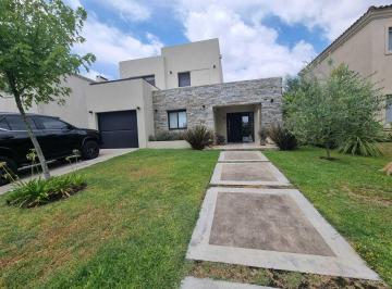 Casa · 180m² · 5 Ambientes · 1 Cochera · Casa en Alquiler en Tipas, Nordelta, Tigre