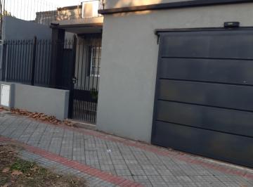 Casa de 3 ambientes, Lomas de Zamora · Casa 3 Amb. Quincho Fondo Libre. Gge.