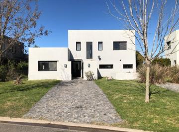 Casa · 180m² · 4 Ambientes · 4 Cocheras · Casa en Alq. Temporario en El Cantón, Escobar, G. B. a. Zona Norte
