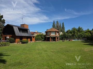 Casa · 1600m² · 4 Ambientes · 10 Cocheras · Casa en La Martona Pileta Quincho Parrilla Hogar