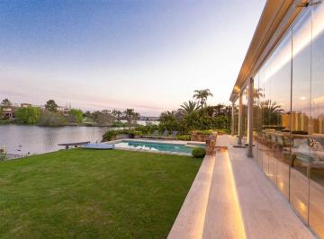 Casa · 499m² · 7 Ambientes · 2 Cocheras · Casa en Alquiler en Los Castores, Nordelta, Tigre