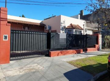 Casa · 105m² · 6 Ambientes · 1 Cochera · Casa en Venta en Beccar de 4 Dorm.