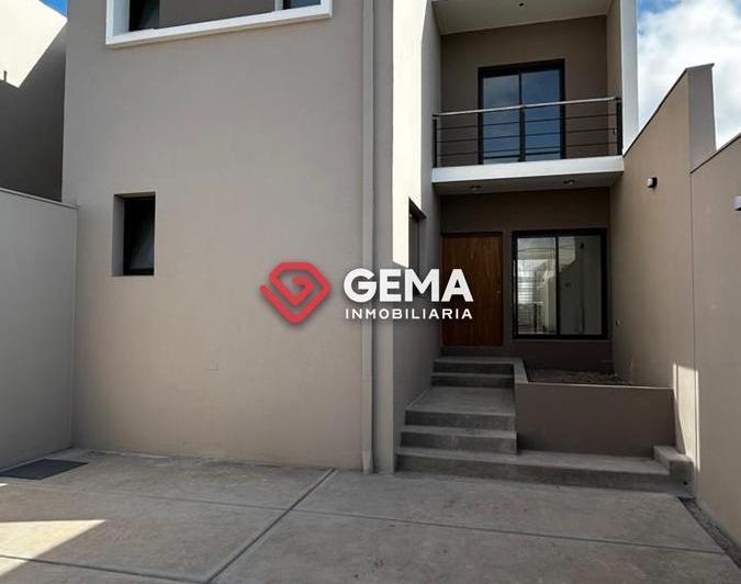Casa · 210m² · 7 Ambientes · 2 Cocheras