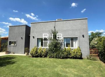 Casa · 130m² · 4 Ambientes · 2 Cocheras · Muy Linda Propiedad Moderna en San Ramiro