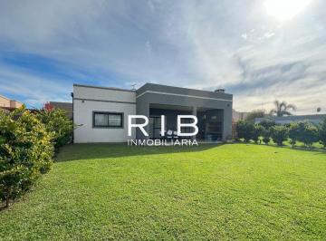 Casa · 130m² · 4 Ambientes · 2 Cocheras · Propiedad Moderna en San Eduardo - Pilar del Este