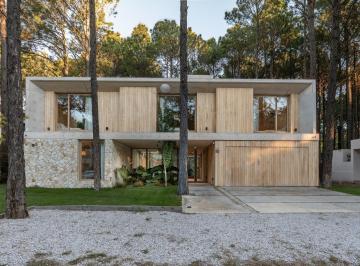 Casa · 339m² · 5 Ambientes · 2 Cocheras · Casa en Venta Pinamar Norte
