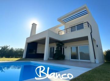 Casa · 300m² · 5 Ambientes · 2 Cocheras · Casa en Alquiler en Ayres Plaza, Pilar, G. B. a. Zona Norte