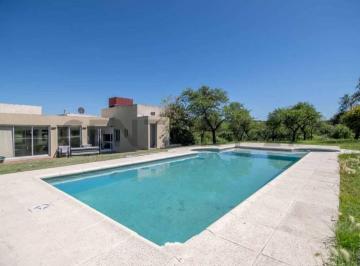 Casa · 300m² · 5 Ambientes · 1 Cochera · Alquiler Country Causana 3 Dorm.